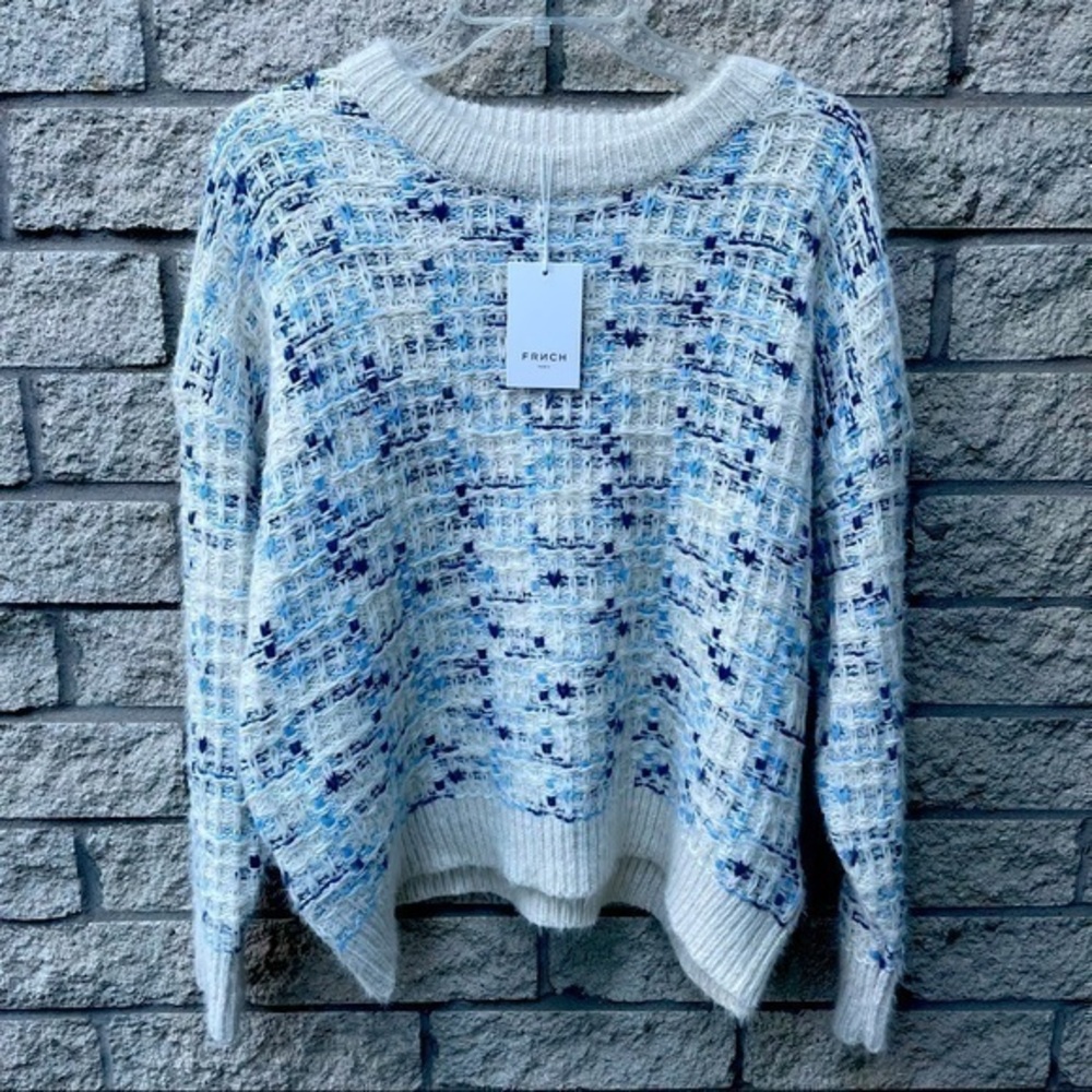 Chunky White and Blue Sweater   HG